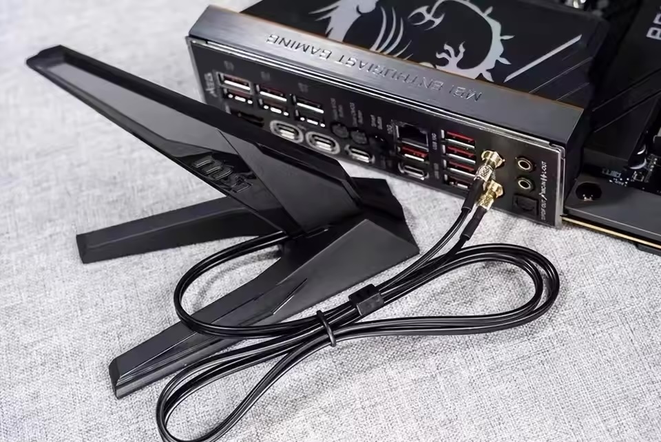 Antenne Wi-Fi 7 MSI d'origine  - Z890 Wi-Fi 7 Motherboard avis et prix